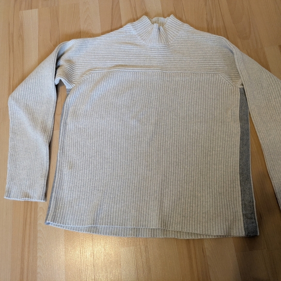 Sweater - Picture 7 of 7